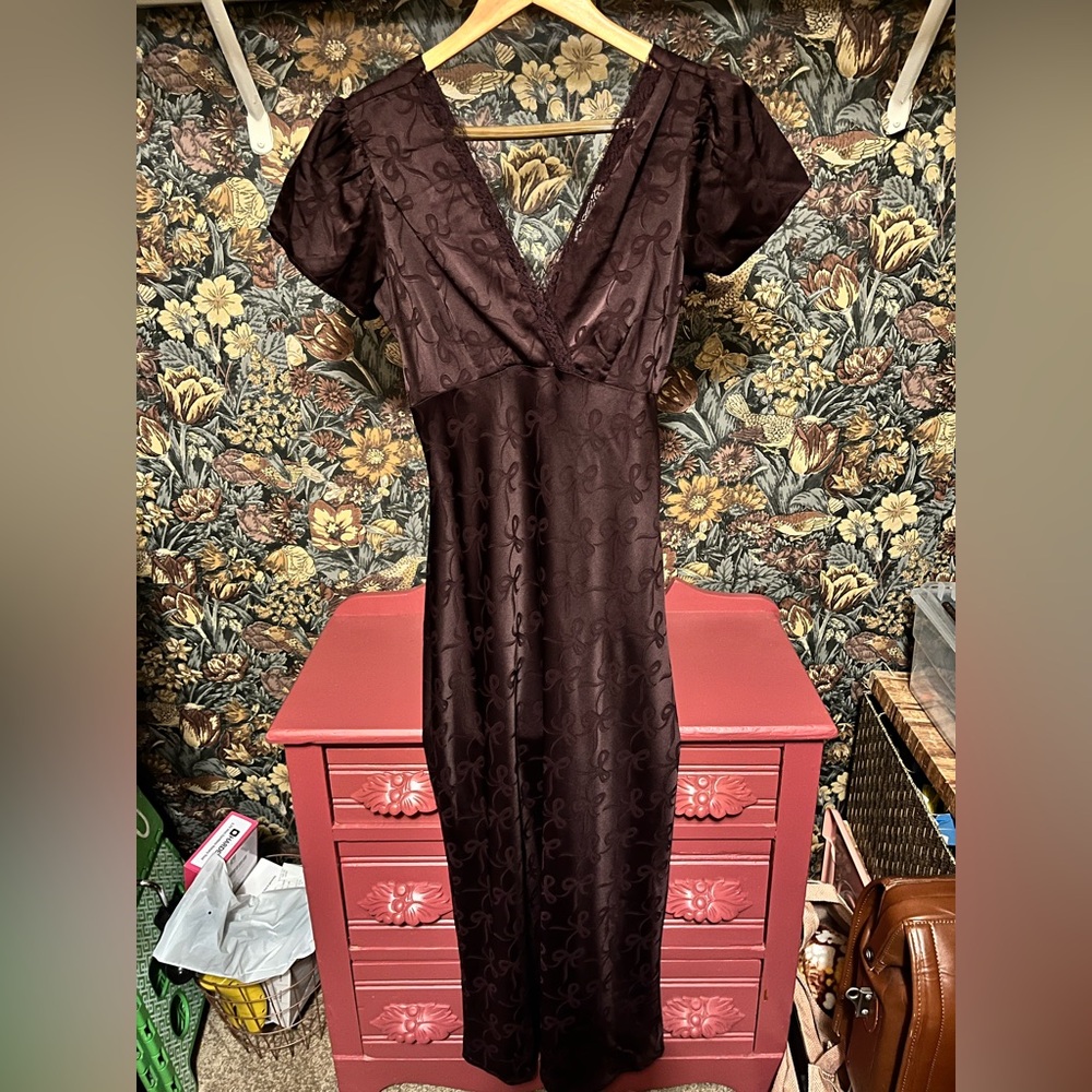 Stylish Plum Midi V-Neck Dress